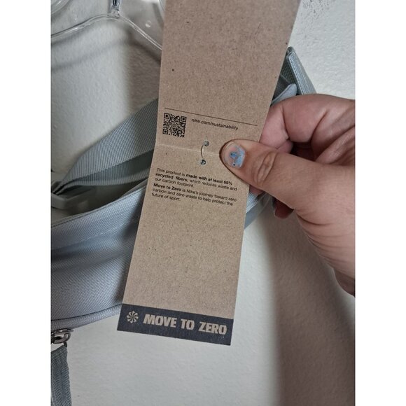 NWT Nike Logo Crossbody Fanny Pack Bag Unisex Adult Gray White DB0490-034 - Picture 4 of 6